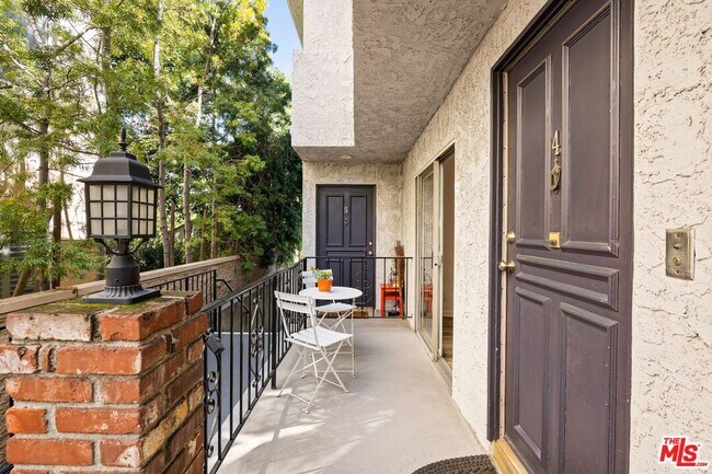 Building Photo - 2242 S Bentley Ave