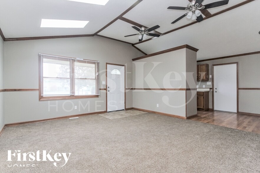 Building Photo - 2102 E Edgewood Ave