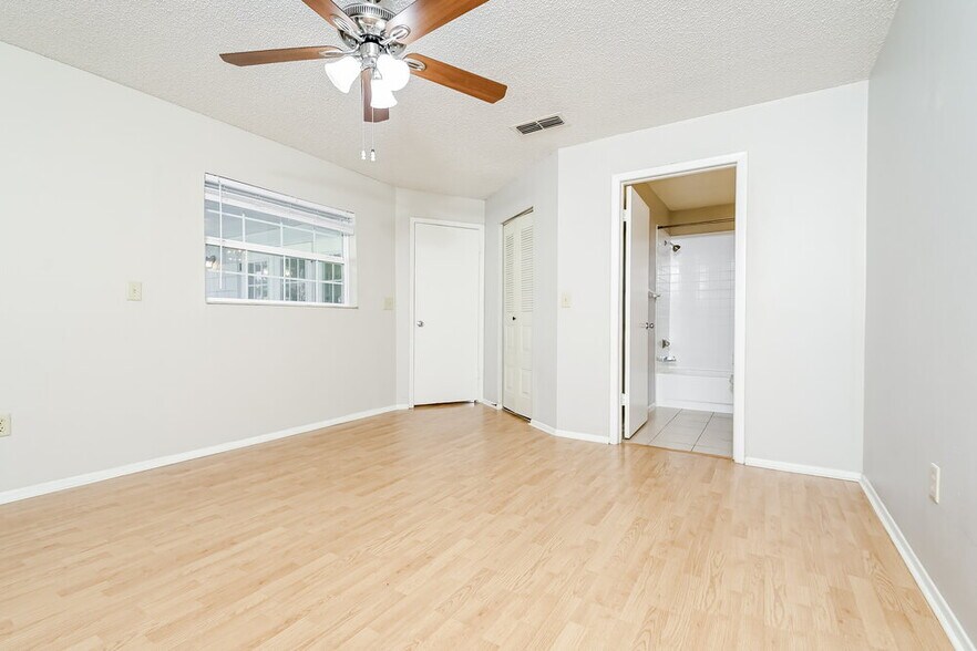 Building Photo - 1310 Coolmont Dr
