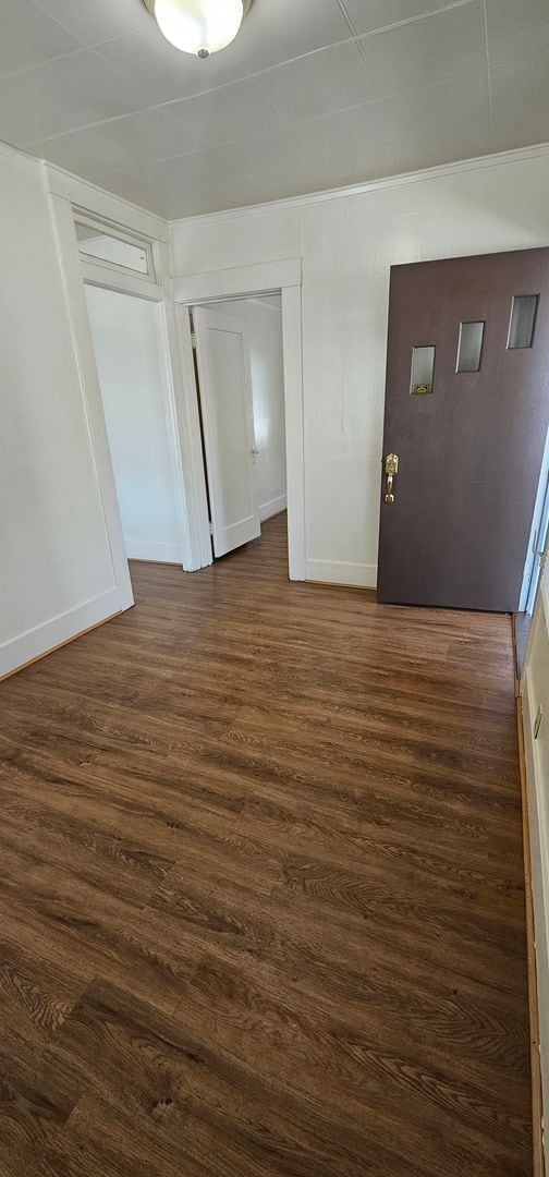 Building Photo - 2 bed 1 bath 1 car garage home cottage in ...