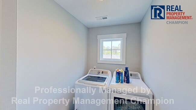 Building Photo - Spacious 3 BD/2.5 BA + Bonus Room | Community Boat Ramp & Dock Access