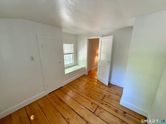 Building Photo - 154 Silvermine Ave