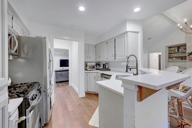 Building Photo - 11816 Rain Forest Cove