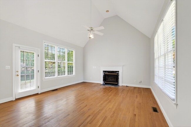 Building Photo - Move-In Ready Gem in Sought-After Dover Ridge!