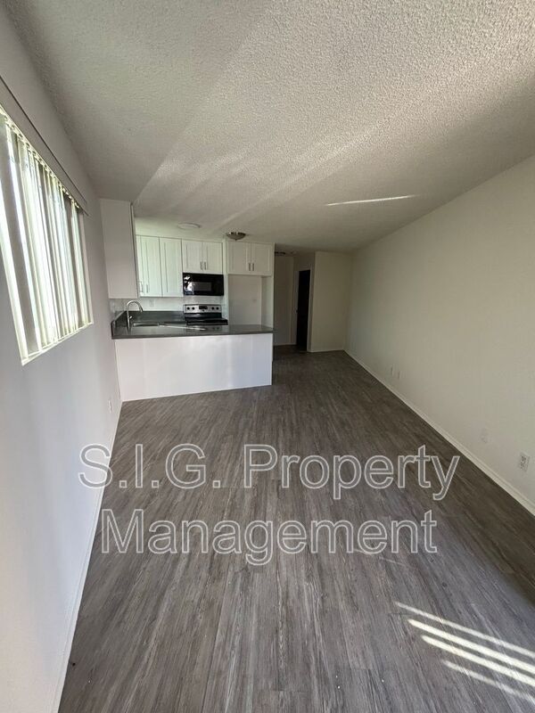 Building Photo - 5637 Strohm Ave