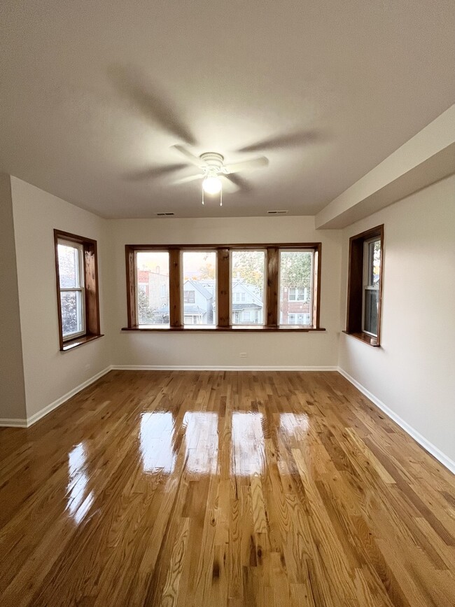 Building Photo - 1530 N Avers Ave