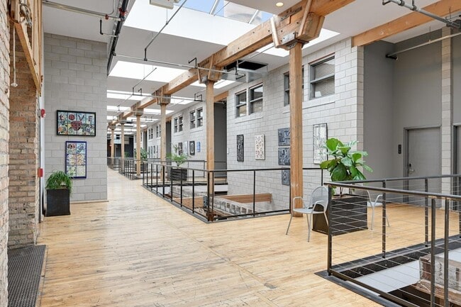 Building Photo - 801 N Washington Ave