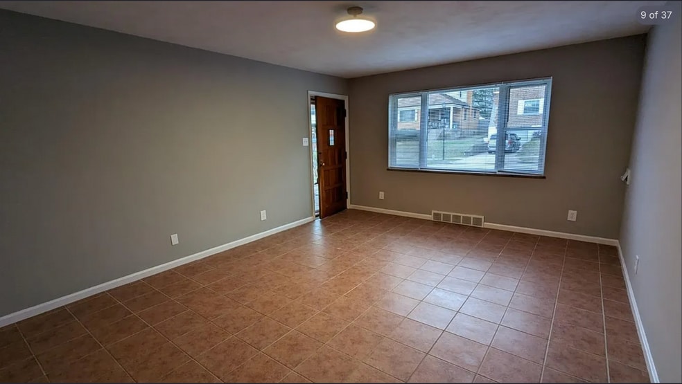 Living room - 3732 Wilmar Dr