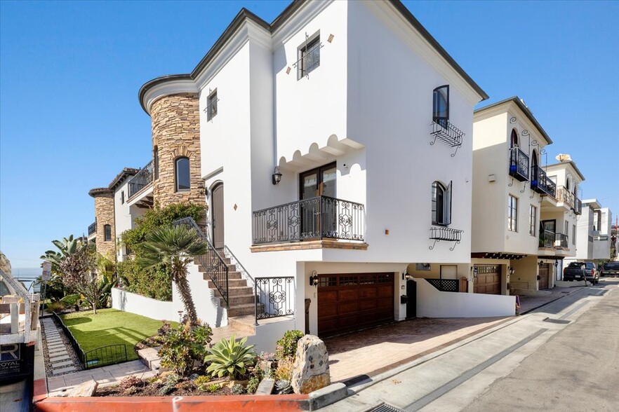 Building Photo - 3101 Vista Dr