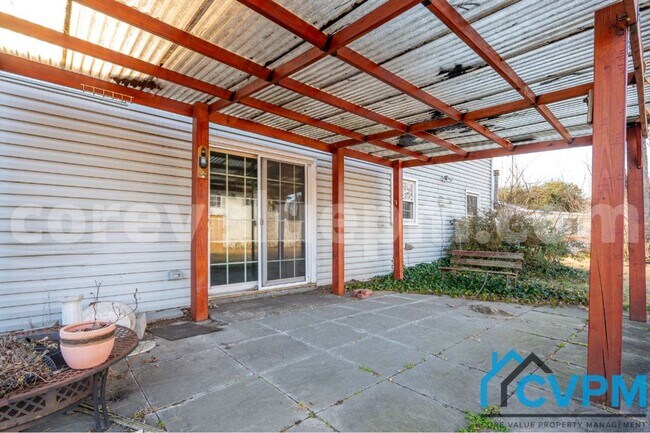 Building Photo - 7884 Huguenot Ct