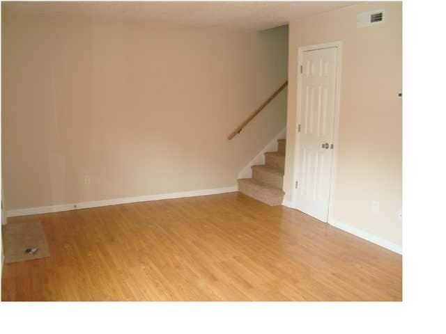 Building Photo - 1055 Hunters Trace