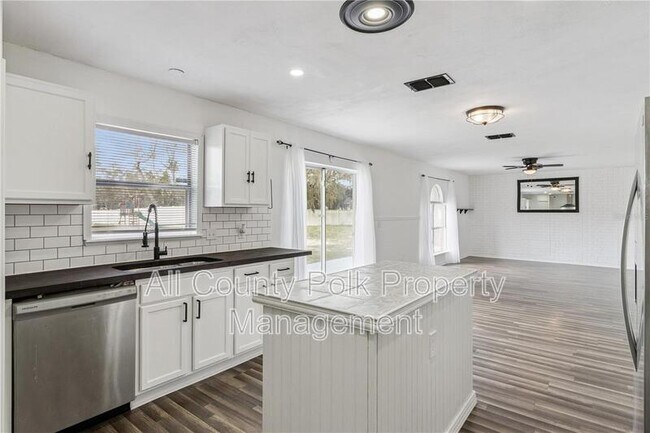 Building Photo - 455 Danube Dr