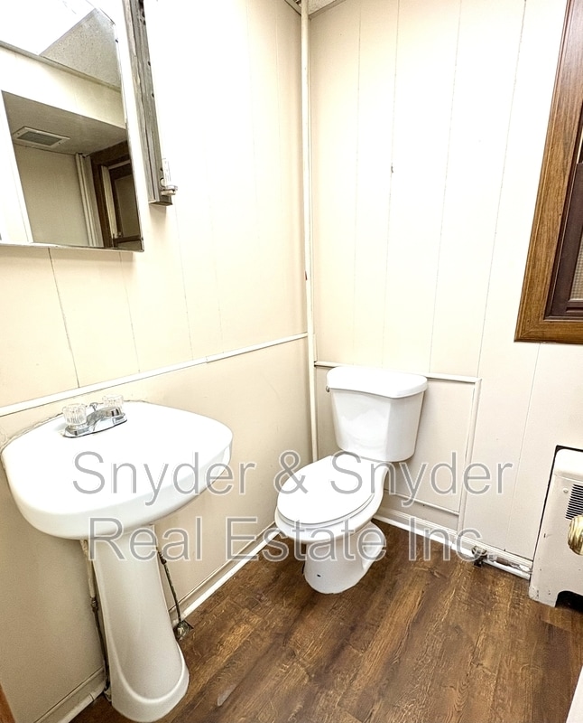 Building Photo - 777 W Market St