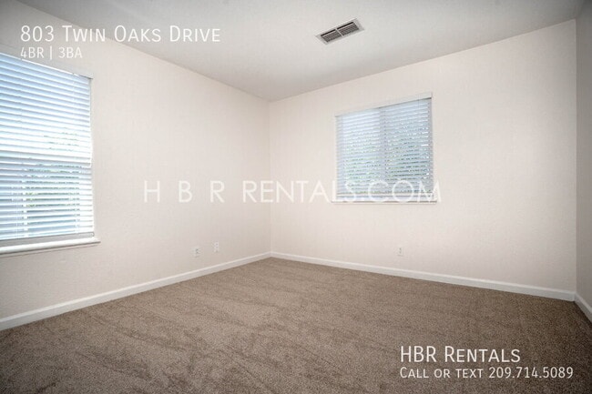 Building Photo - 803 Twin Oaks Dr