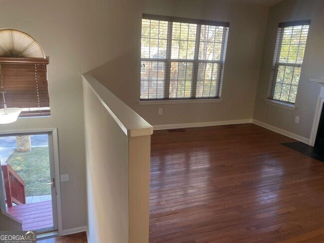 Building Photo - 3015 Cascade Manor Dr