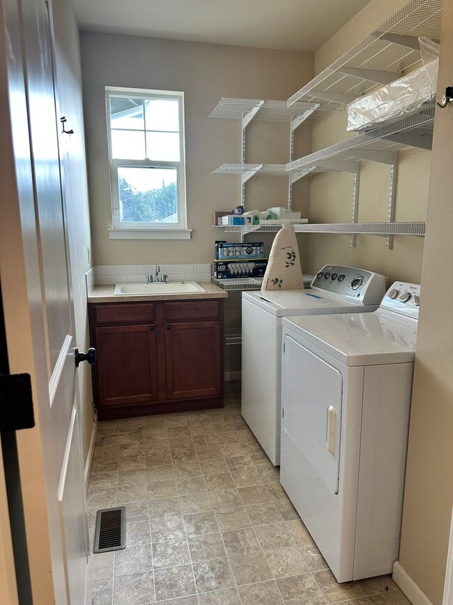 Building Photo - 5bd/2.5ba Renton House