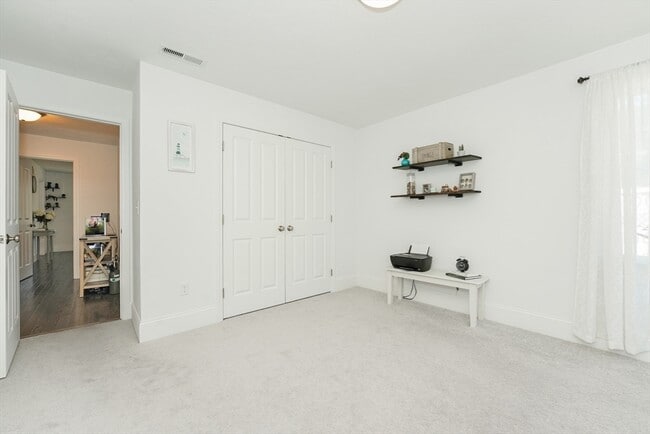 Building Photo - 18 Cleary Cir