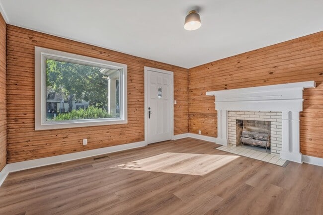 Building Photo - 223 Cumberland Dr