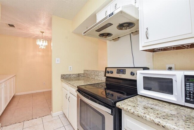 Building Photo - 10555 Turtlewood Ct