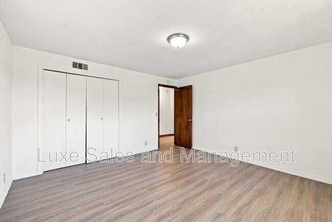 Building Photo - 700 NE 81st St