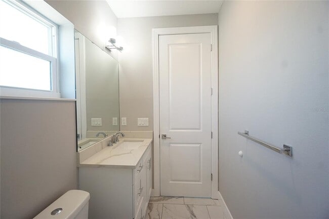 Building Photo - 4910 W McElroy Ave