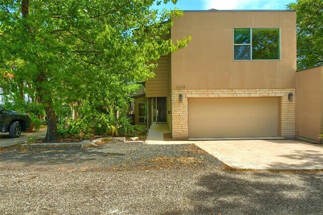 Building Photo - 1009 E Riverside Dr