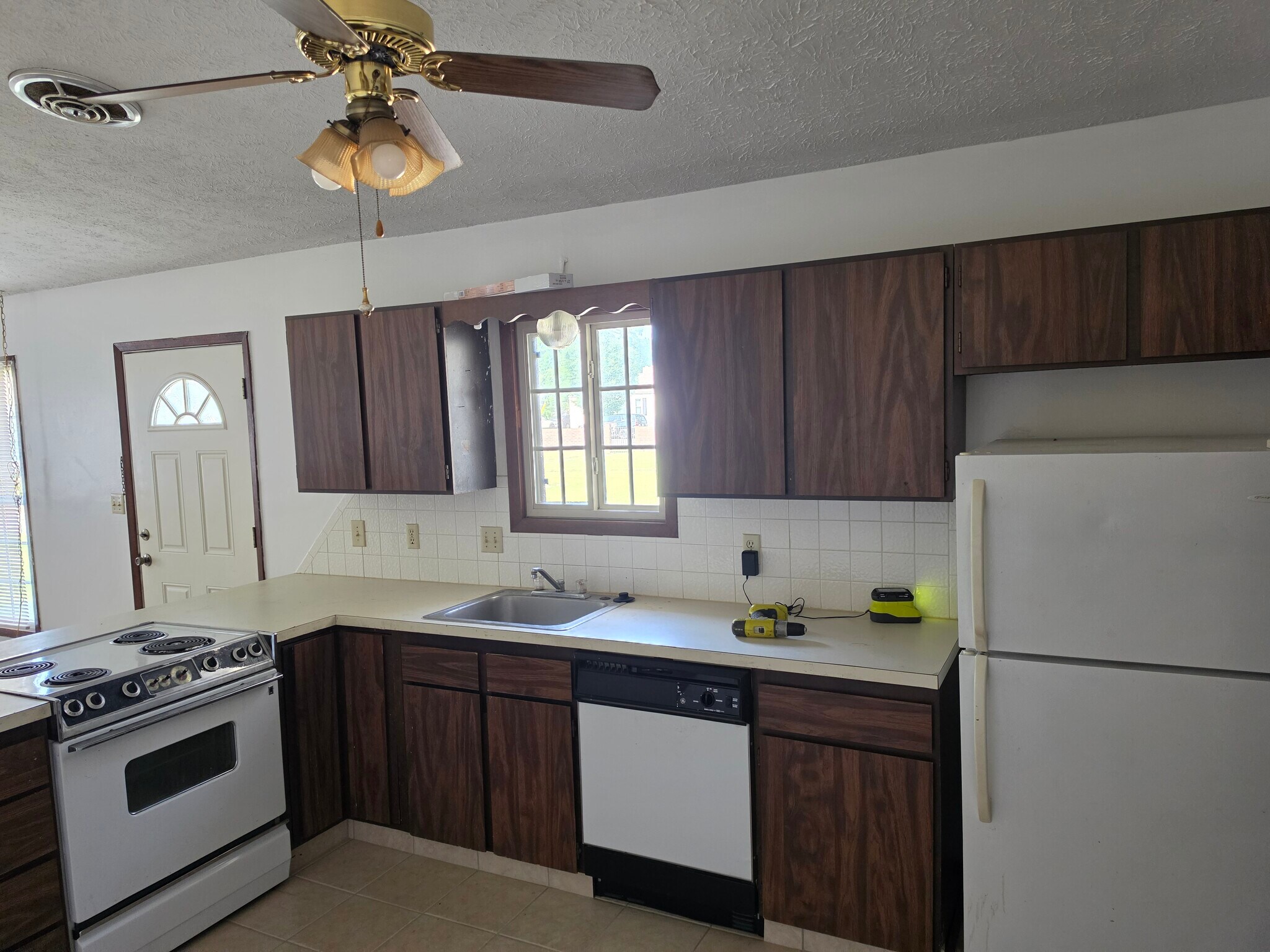 kitchen - 2125 N. Monroe