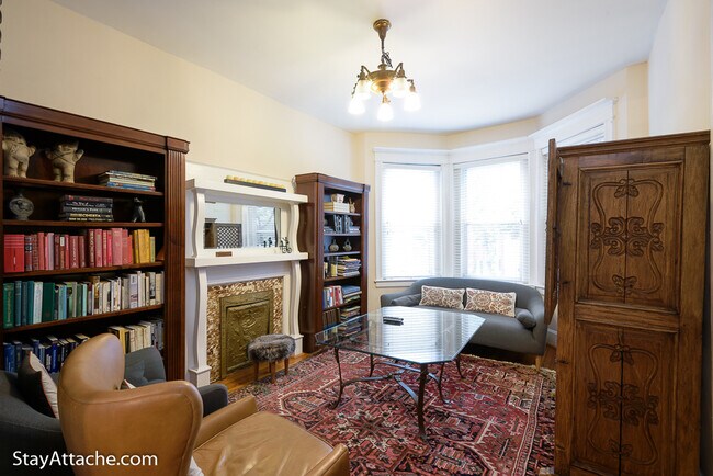 Building Photo - 1737 Swann