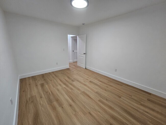 Building Photo - 631 NE 72nd Terrace