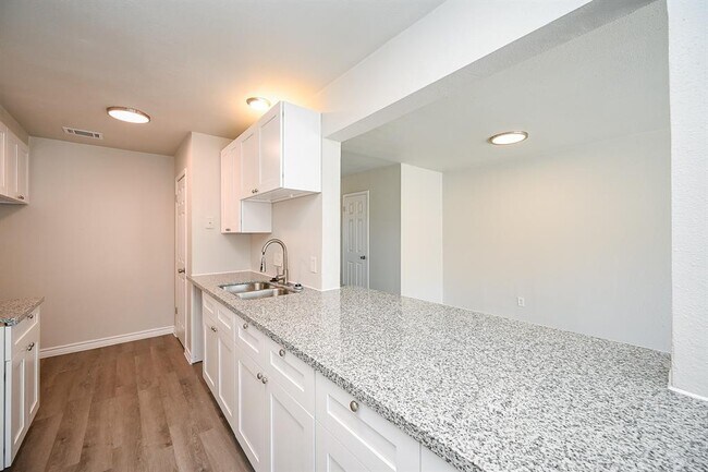 Building Photo - 6514 Kentwick Dr