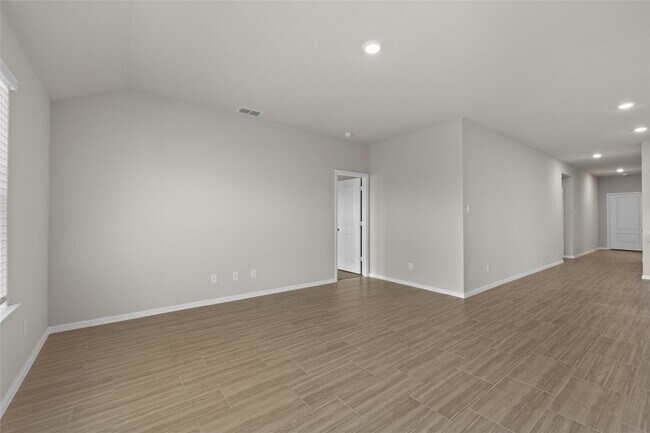 Building Photo - 552 Crestridge Dr N