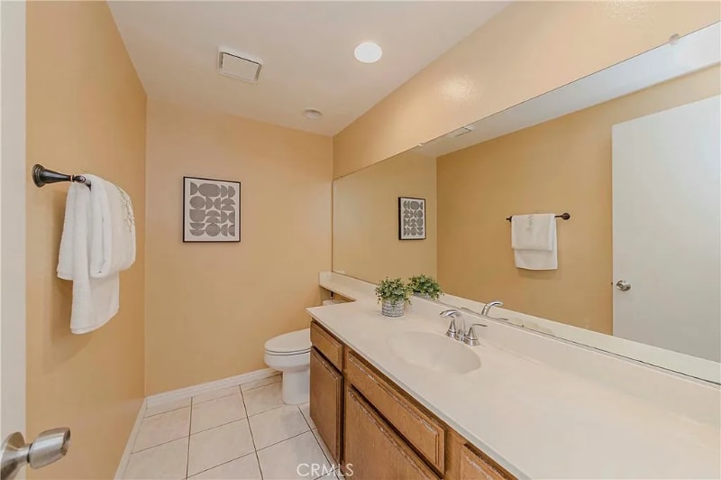 Building Photo - 2410 Plaza De Vista