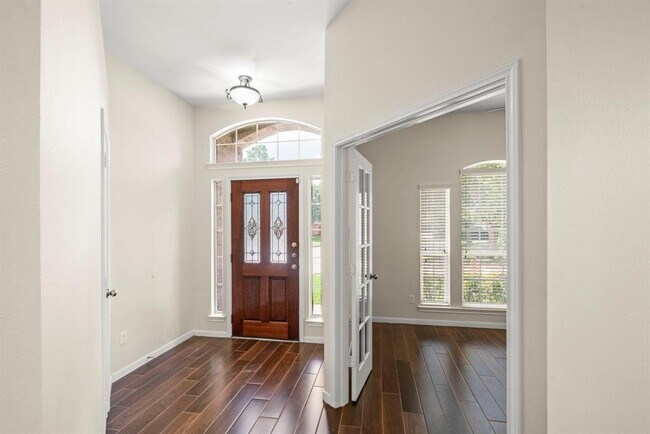 Building Photo - 2203 Falcon Knoll Ln