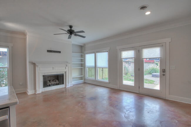 Building Photo - 1319B Pillow St