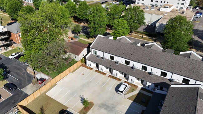 Building Photo - 2211 Paul W Bryant Dr