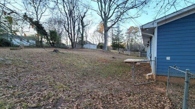 Building Photo - 108 Oak Park Dr