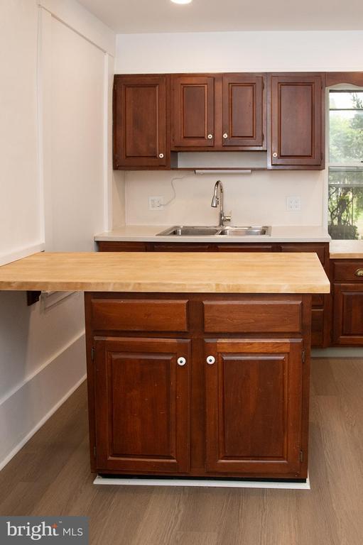 Building Photo - 2928 Lincoln Hwy E