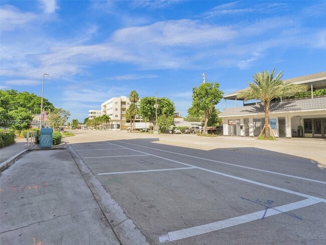 Building Photo - 2356 Wilton Dr