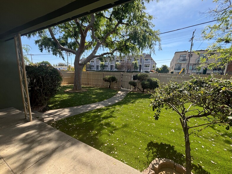 Building Photo - 13345 Burbank Blvd