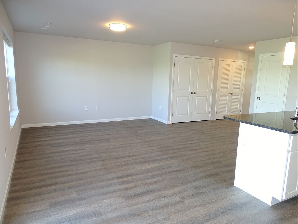 Building Photo - 6 Cobblestone Ct