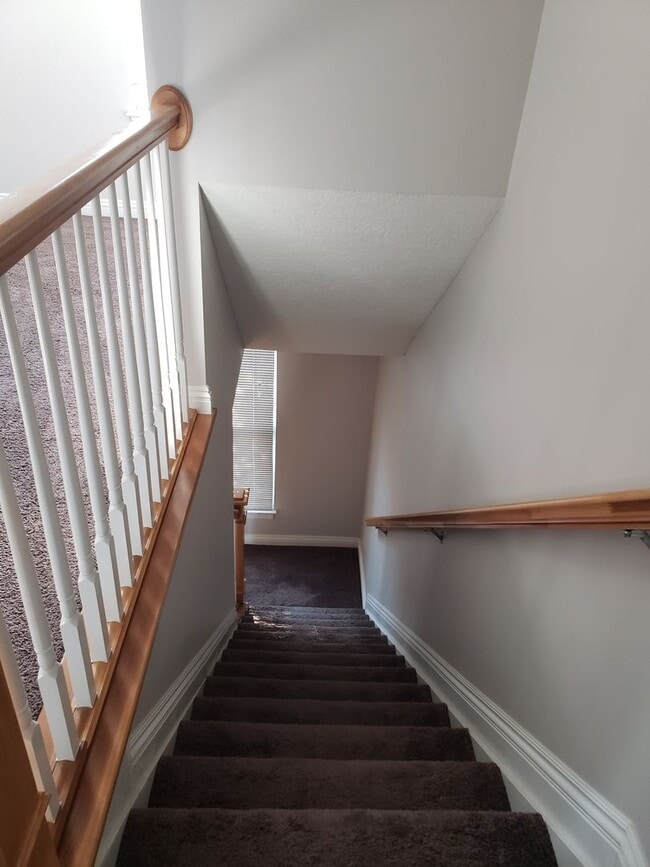 Building Photo - 1 Bed 1.5 Bath Townhome in King-Lincoln Br...