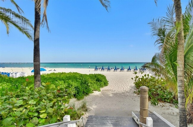 Building Photo - 17375 Collins Ave