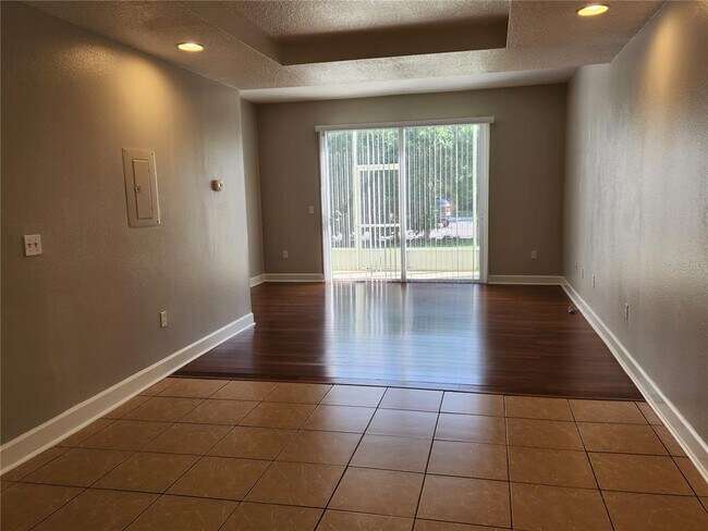 Building Photo - 615 Founders Dr