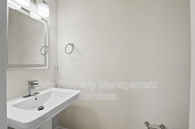 Building Photo - 11357 Bedford Oaks Dr