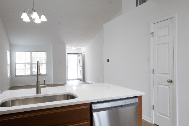 Building Photo - 931 Maidstone Ave