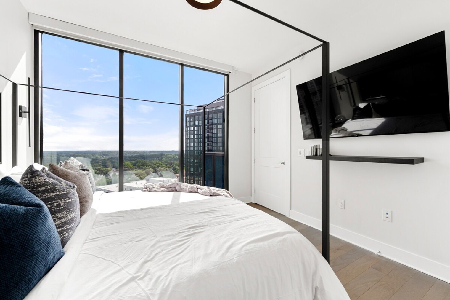 Building Photo - 1400 W Peachtree St NE