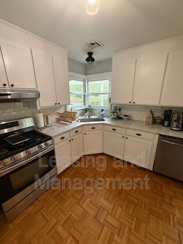 Building Photo - 415 Limbaker St