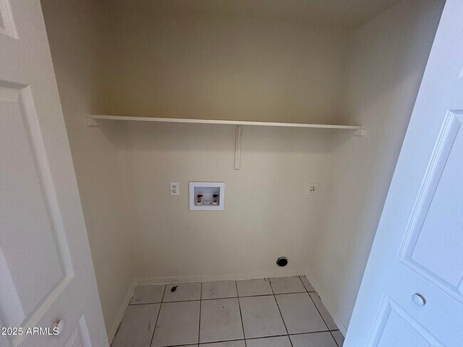 Building Photo - 1433 E Park Ave