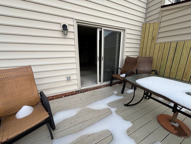 Building Photo - 3776 Kenwick Trail