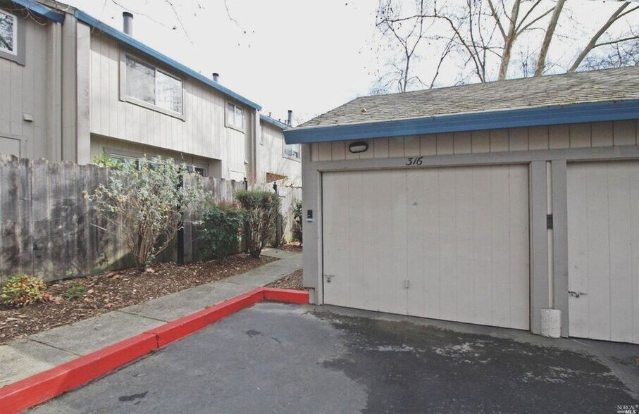 Building Photo - 316 Harvest Ln